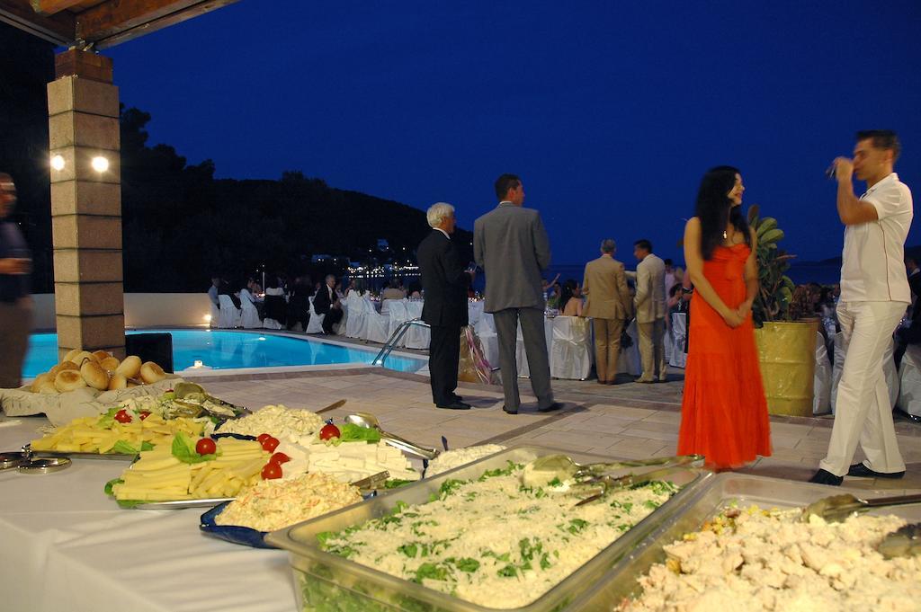 Hotel Golden View Poros Town Esterno foto